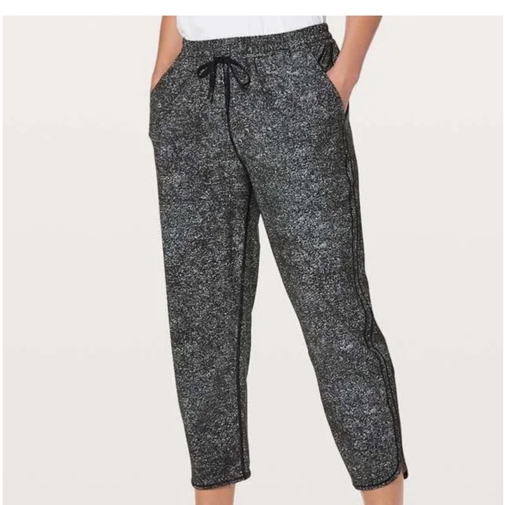 Lululemon Keep It Classic Crop 23" White Noise Alpine White Black Size 6